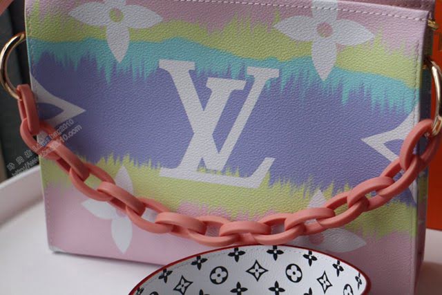 lv化妝包 TOILET POUCH XL盥洗袋 M68137 超大Monogram圖案 鏈條小挎包  lvqb1361